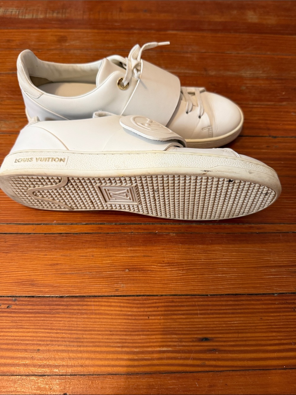 Authentic Louis Vuitton White Leather Front-Strap Sneaker size 38.5 - Picture 3 of 3